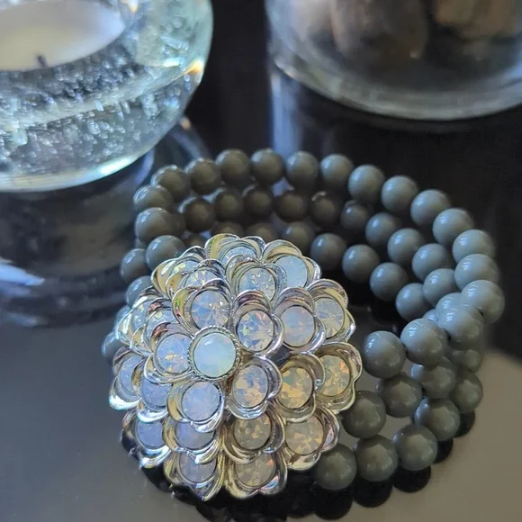 NWT - Lia Sophia Nordica Crystal Flower Bracelet with Gray Resin Beads - Picture 2 of 11